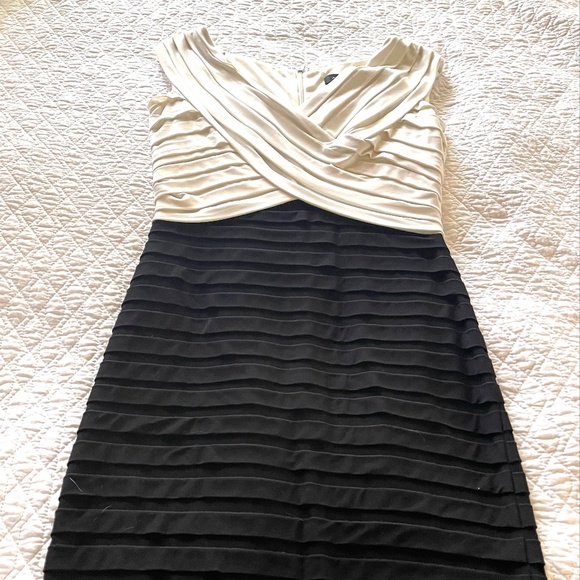 Pleaded dress. - Picture 3 of 6